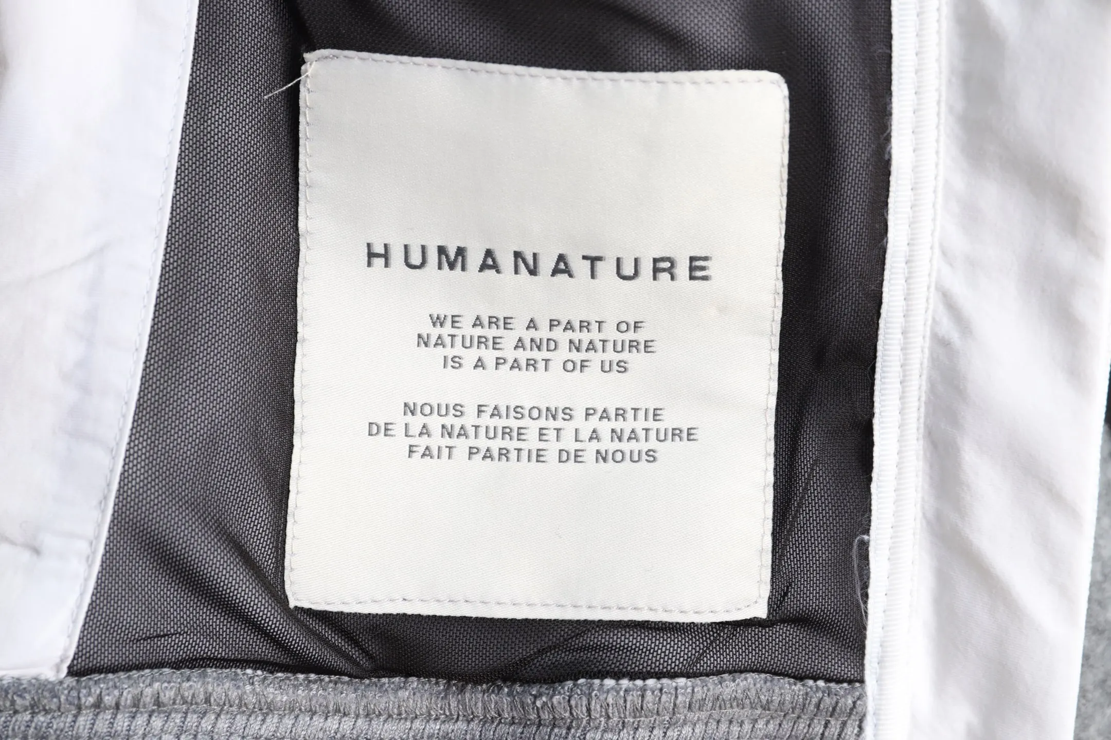 P720 Big Goose white label hooded cashmere sweatshirt Canada Goose Canada Goose SS22 Chilliwack Humanature 01 Logo patch zipper drawstring hooded fleece long-sleeved bomber jacket Exclusive customized wool fabric Only compared with ZP The popularity of this season’s new style does not need any elaboration. The fabric is warm and comfortable long plush and easy to put on and take off. The high-tech breathable space cotton liner makes the whole dress very stiff and at the same time soft, comfortable and lightweight. Breathable, soft, not sweaty, lightweight, stylish, and non-deformable. The iconic double-striped reflective strips are designed behind the collar and hood. No detail is missed. High-density goose badge. All threaded accessories are customized. Three colors to choose from. Each one is super western. The upper body effect is very high-end. The loose version is not bloated at all. It is quite fashionable. It can be said that it is a very unique design. This year's must-have style is the same for men and women🔥